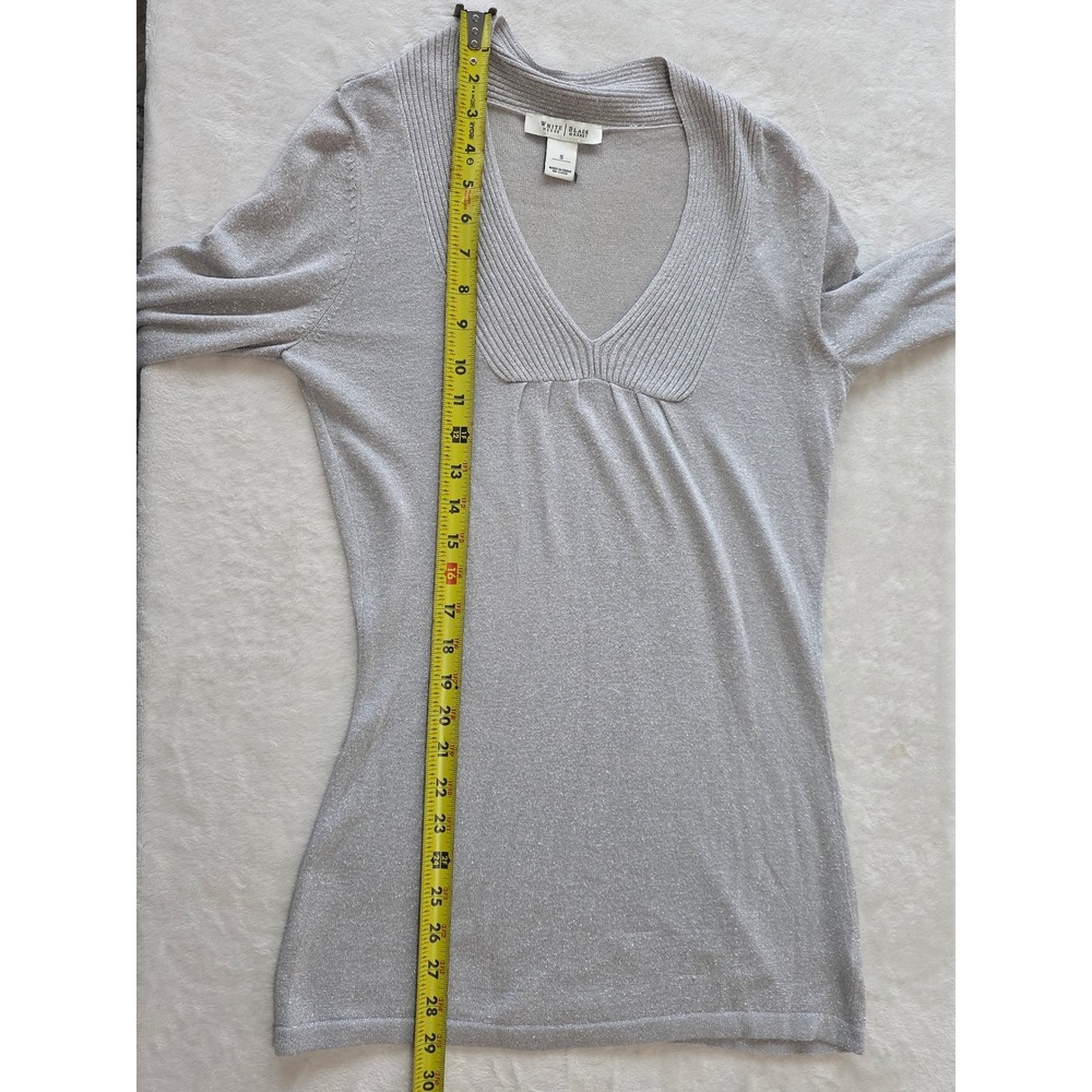 White‎ House Black Market Silver Metallic V-Neck 3/4 Sleeve Knit Top Small - Picture 3 of 6